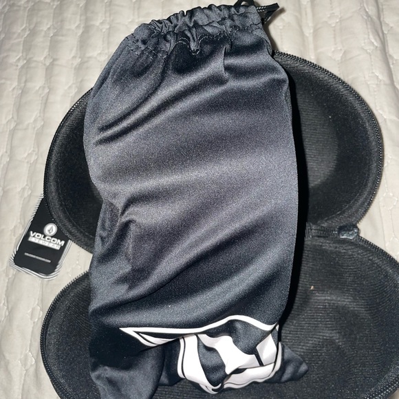 Volcom Goggles - Picture 4 of 4